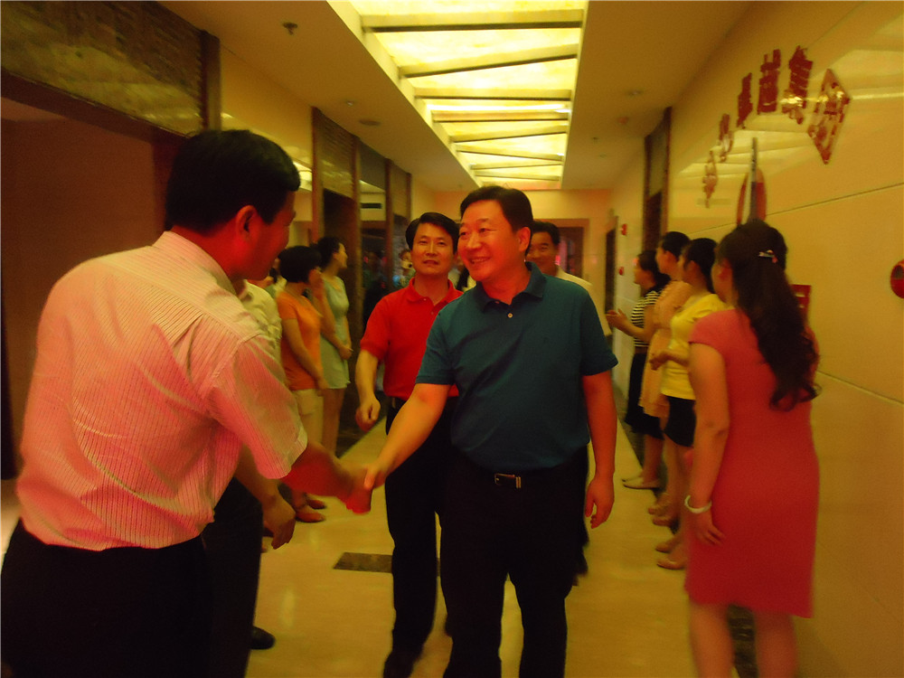 13����ɶ��³���ͬʮ������ί��������Ӳ�888���ż��������ܲ�